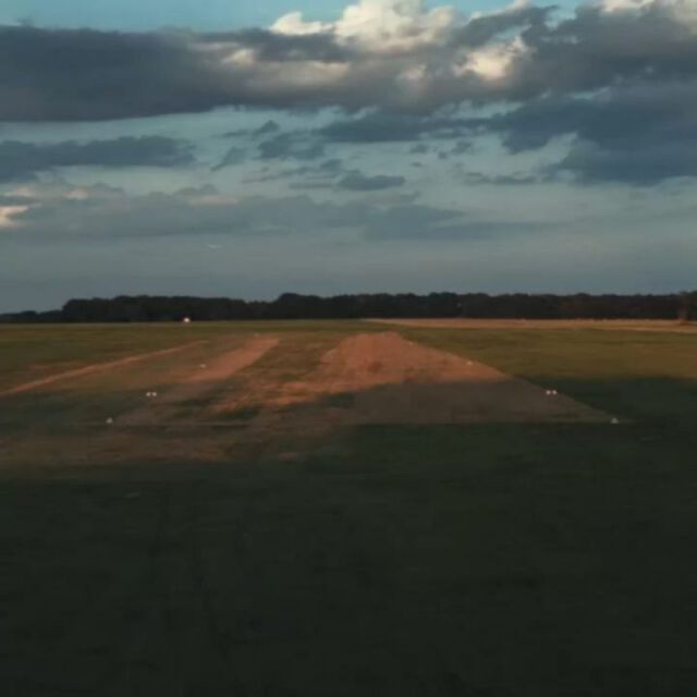 Spätsommer-Sunsetvibes in Eudenbach während unserer Lehrgangswoche "zohus". Bitte 2024, gib' uns einfach noch paar gute Tage 🙏🏼🥹

#sunset #segelfiegen #pilot #aviation 

📽️ @fs.pixelpoesie